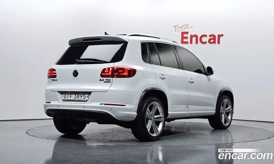 Volkswagen Tiguan 2014 2.0 Автомат в Москве № 223652, фото 9