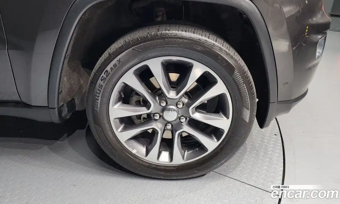 Jeep Cherokee 2018 3.6 Автомат в Москве № 232506, фото 15