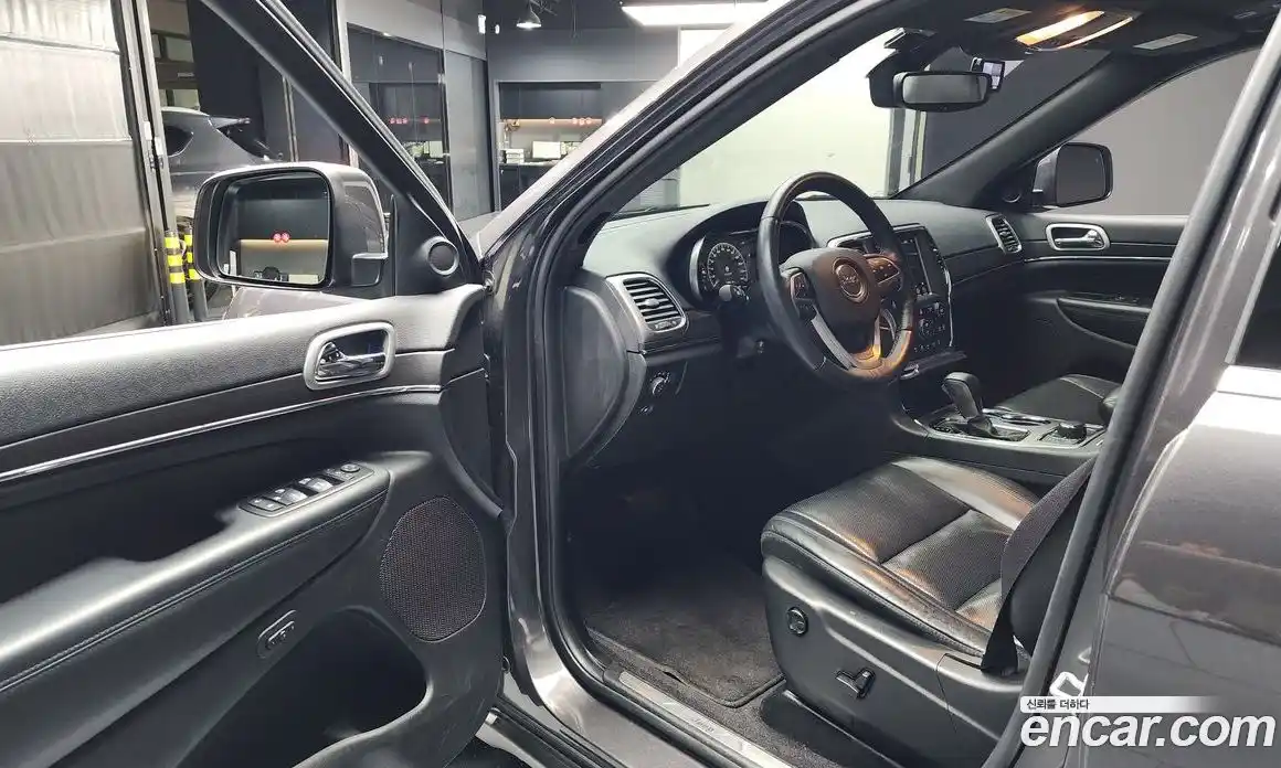 Jeep Cherokee 2018 3.6 Автомат в Москве № 232506, фото 6