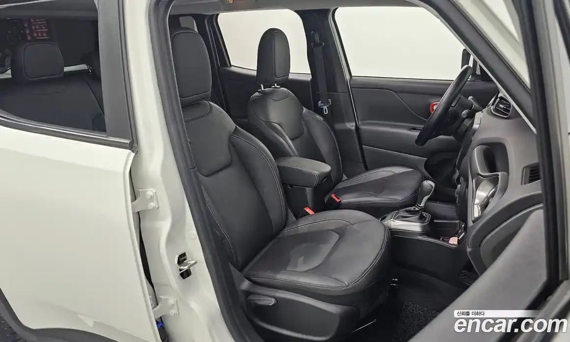 Jeep Renegade 2022 1.3 Автомат в Москве № 302161, фото 17