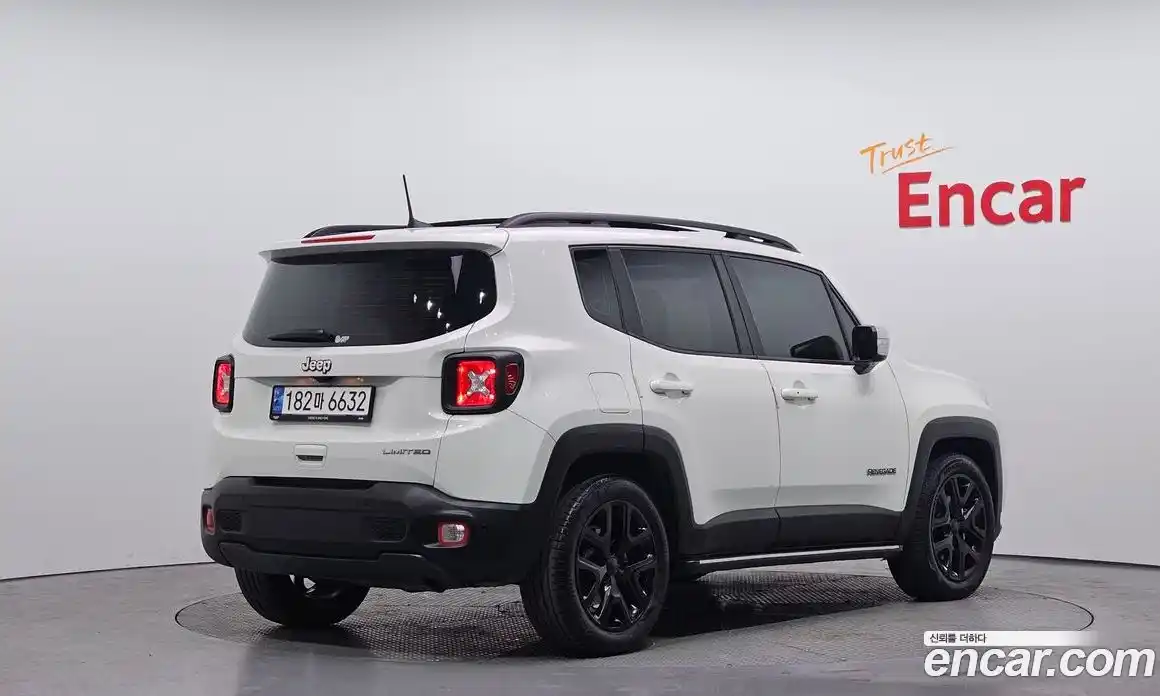 Jeep Renegade 2022 1.3 Автомат в Москве № 302161, фото 8