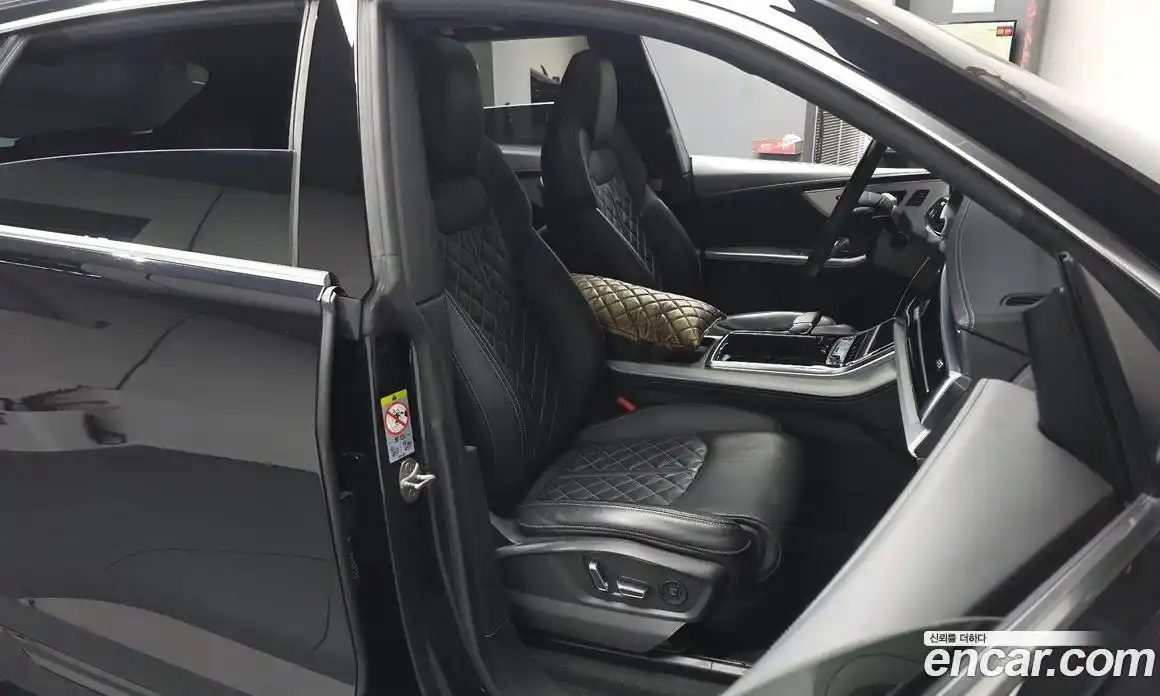 Audi Q8 2021 3.0 Автомат в Москве № 343733, фото 3