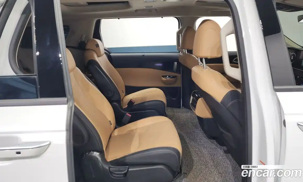 Kia Canival 2023 3.5 Автомат в Москве № 120381, фото 17