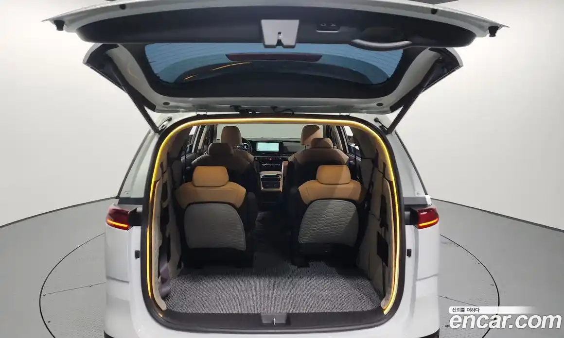 Kia Canival 2023 3.5 Автомат в Москве № 120381, фото 5