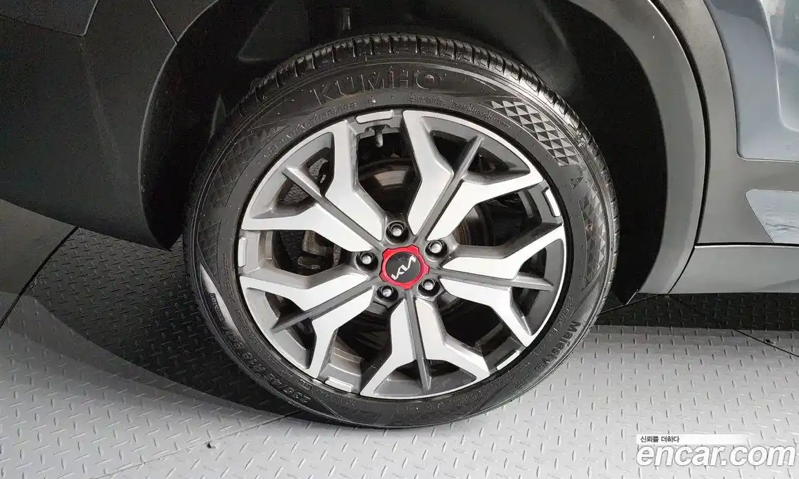 Kia Seltos 2023 1.6 Автомат в Москве № 128828, фото 1