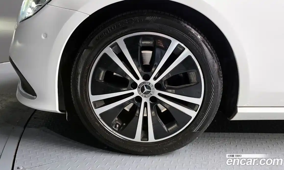 Mercedes-Benz E-Class 2021 2.0 Автомат в Москве № 150809, фото 5