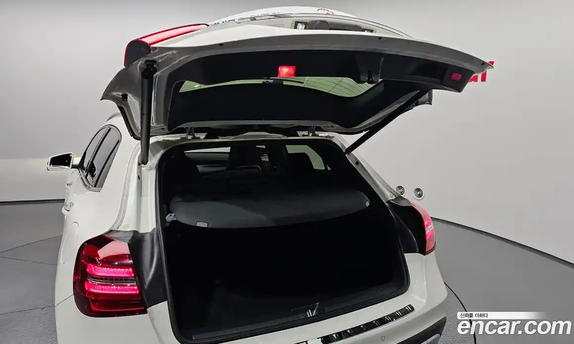 Mercedes-Benz GLA-Class 2018 2.0 Автомат в Москве № 161563, фото 15