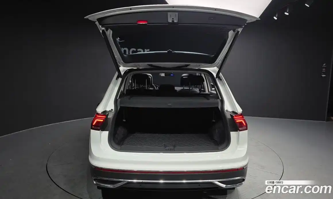 Volkswagen Tiguan 2023 2.0 Автомат в Москве № 168476, фото 11