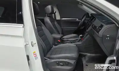 Volkswagen Tiguan 2023 2.0 Автомат в Москве № 168476, миниатюра 12