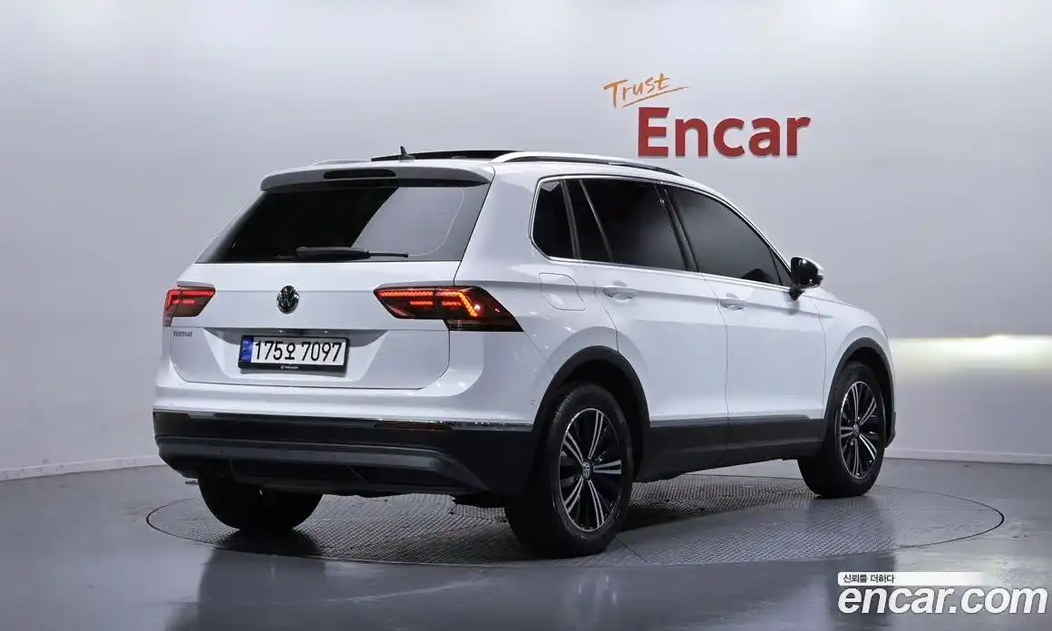 Volkswagen Tiguan 2020 2.0 Автомат в Москве № 168885, фото 11