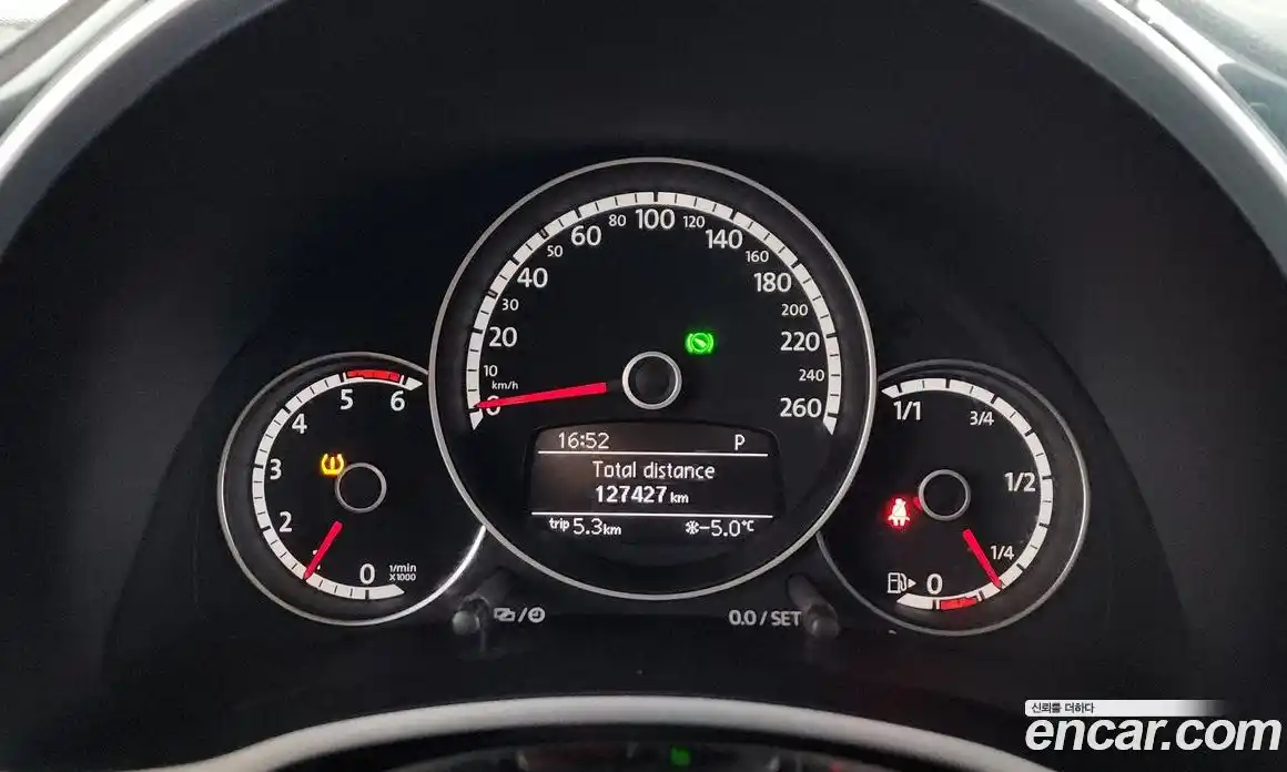 Volkswagen Beatle 2013 2.0 Автомат в Москве № 169090, фото 13