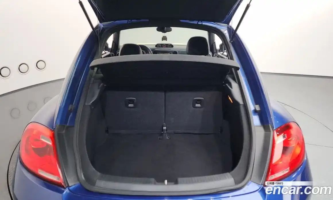 Volkswagen Beatle 2013 2.0 Автомат в Москве № 169090, фото 6