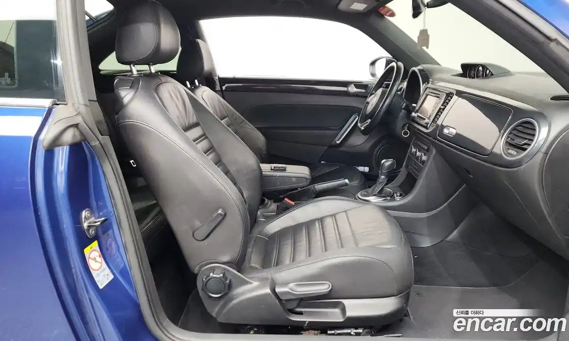 Volkswagen Beatle 2013 2.0 Автомат в Москве № 169090, фото 10