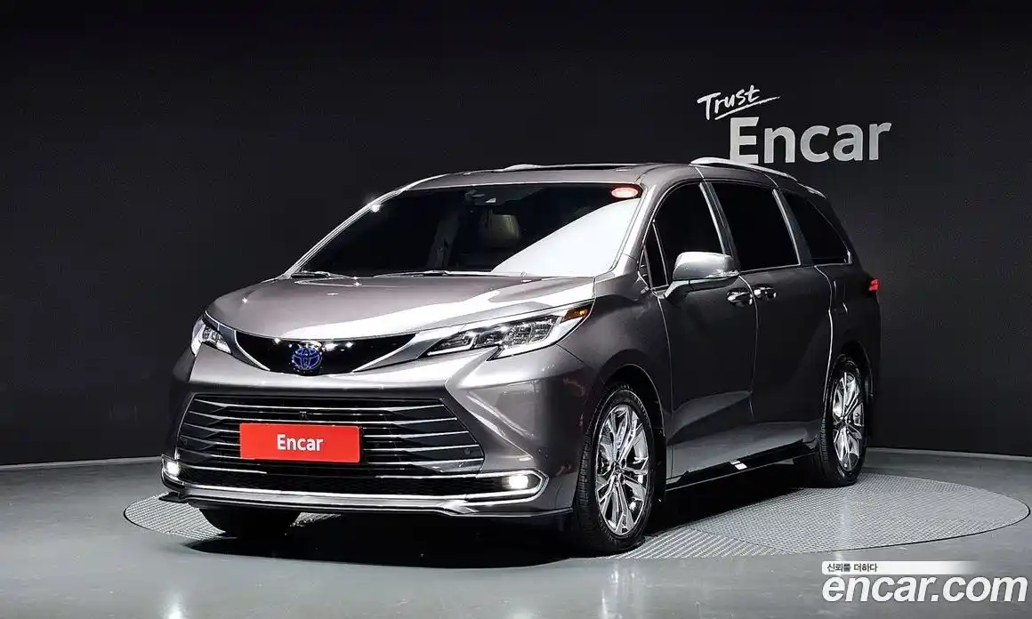 Toyota Sienna 2023 2.5 Автомат в Москве № 170139, фото 15