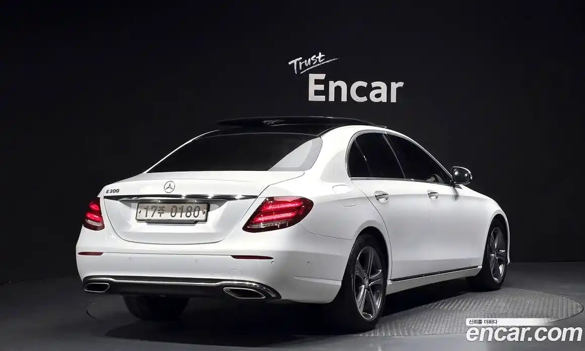 Mercedes-Benz E-Class 2017 2.0 Автомат в Москве № 194339, фото 19