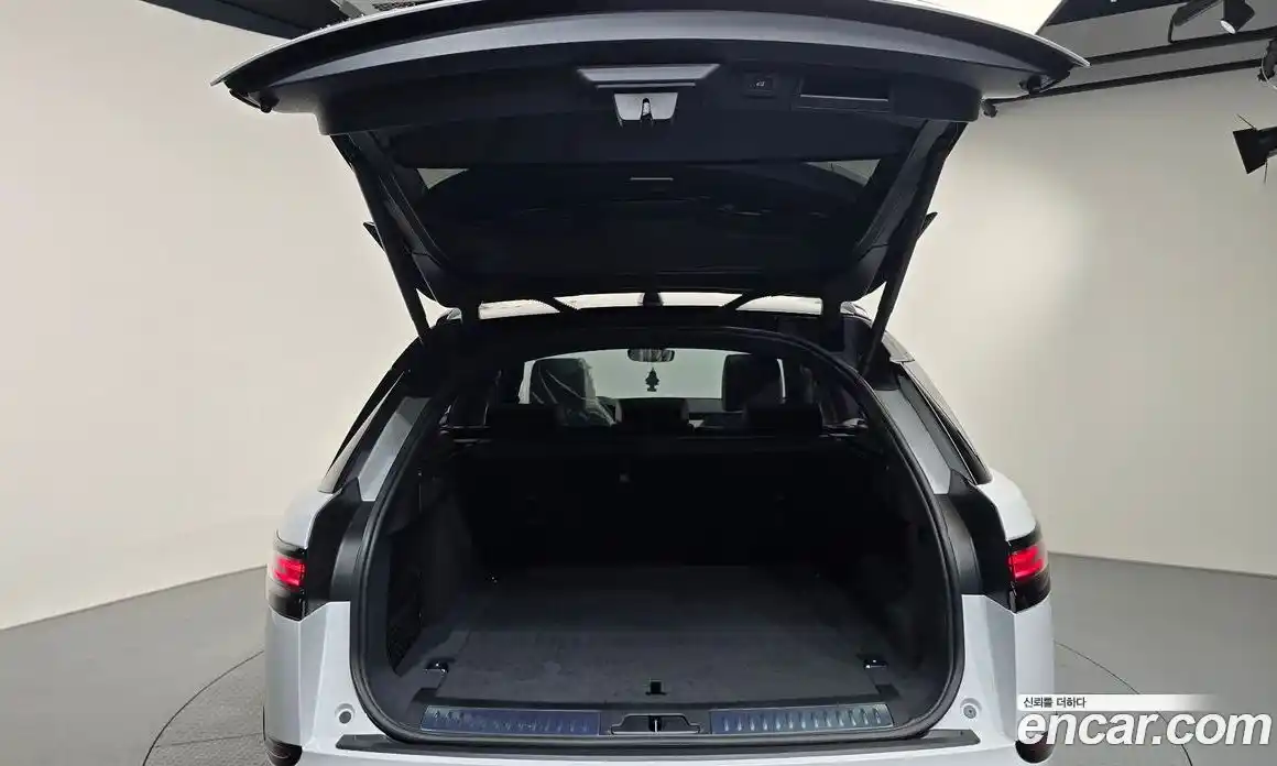 Land Rover Range-Rover Velar 2025 3.0 Автомат в Москве № 198111, фото 11