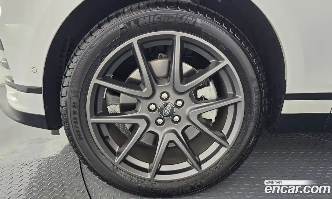 Land Rover Range-Rover Velar 2025 3.0 Автомат в Москве № 198111, фото 5