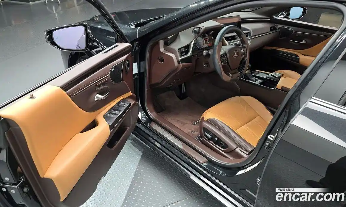 Lexus ES 2021 2.5 Автомат в Москве № 198899, фото 3