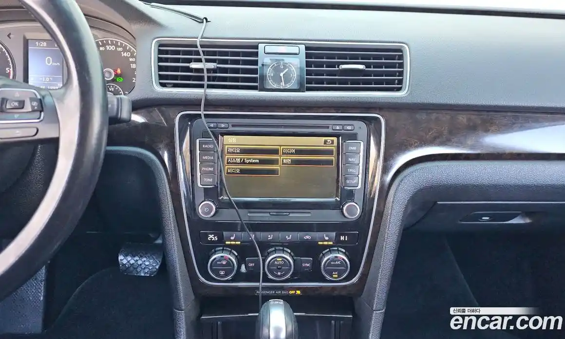 Volkswagen Passat 2015 2.0 Автомат в Москве № 199159, фото 13