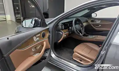 Mercedes-Benz E-Class 2022 2.0 Автомат в Москве № 203840, миниатюра 12