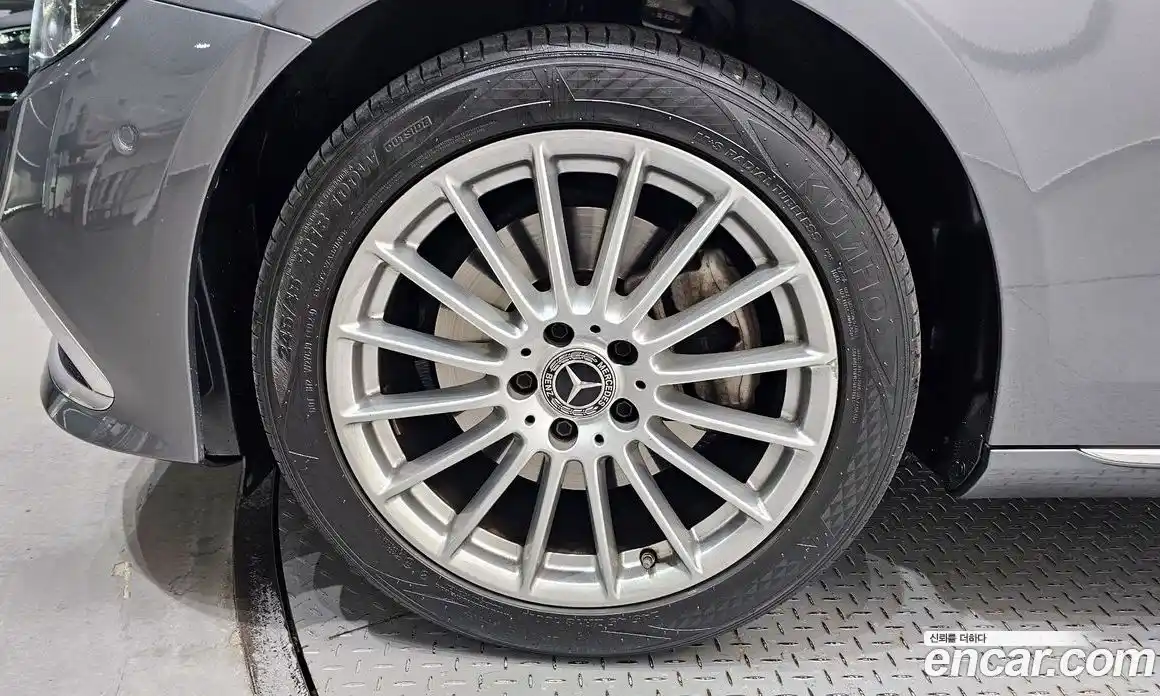 Mercedes-Benz E-Class 2022 2.0 Автомат в Москве № 203840, фото 5