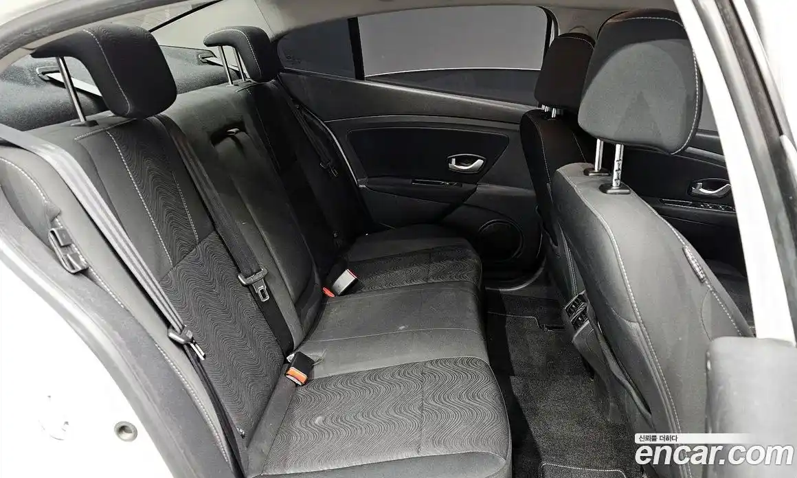 Renault SM3 2014 1.6 Автомат в Москве № 208954, фото 15