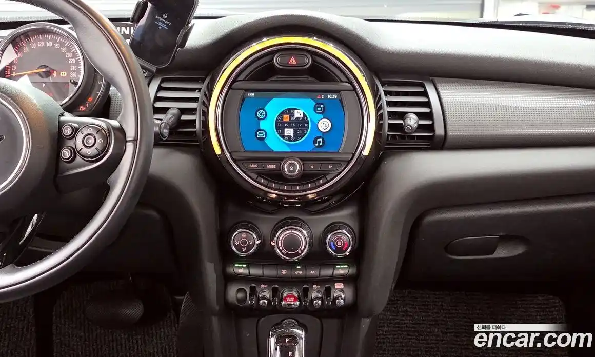 Mini Cooper 2020 1.5 Автомат в Москве № 216278, фото 16