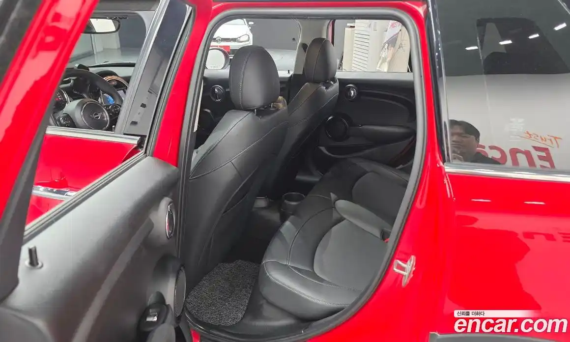 Mini Cooper 2020 1.5 Автомат в Москве № 216278, фото 19