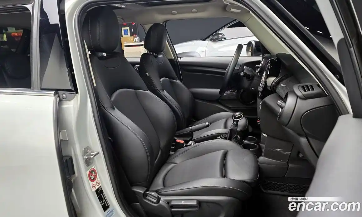 Mini Cooper 2015 1.5 Автомат в Москве № 227303, фото 12