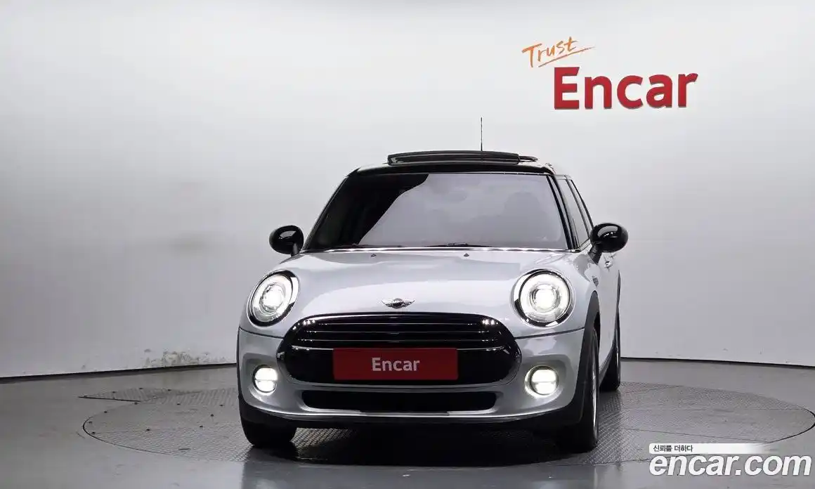 Mini Cooper 2015 1.5 Автомат в Москве № 227303, фото 17