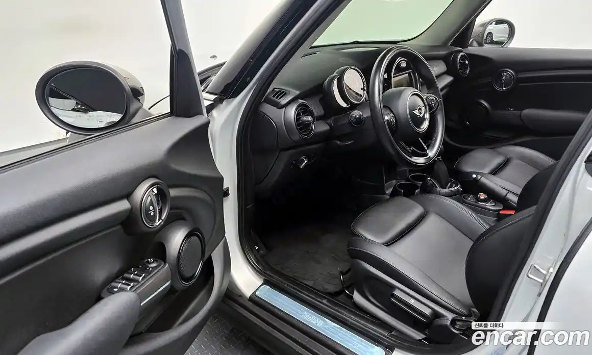 Mini Cooper 2015 1.5 Автомат в Москве № 227303, фото 6