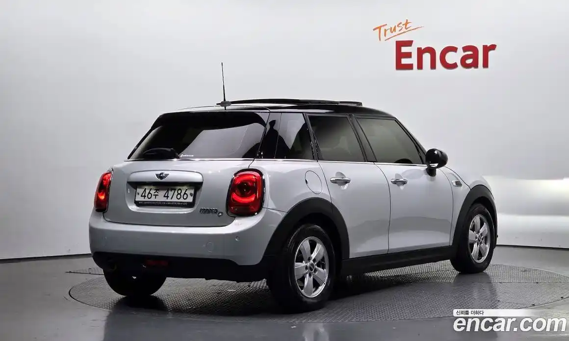 Mini Cooper 2015 1.5 Автомат в Москве № 227303, фото 10