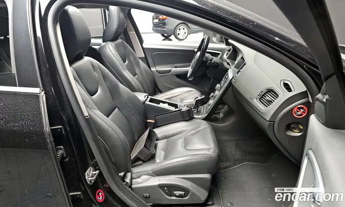 Volvo V60 2016 2.0 Автомат в Москве № 230673, фото 12