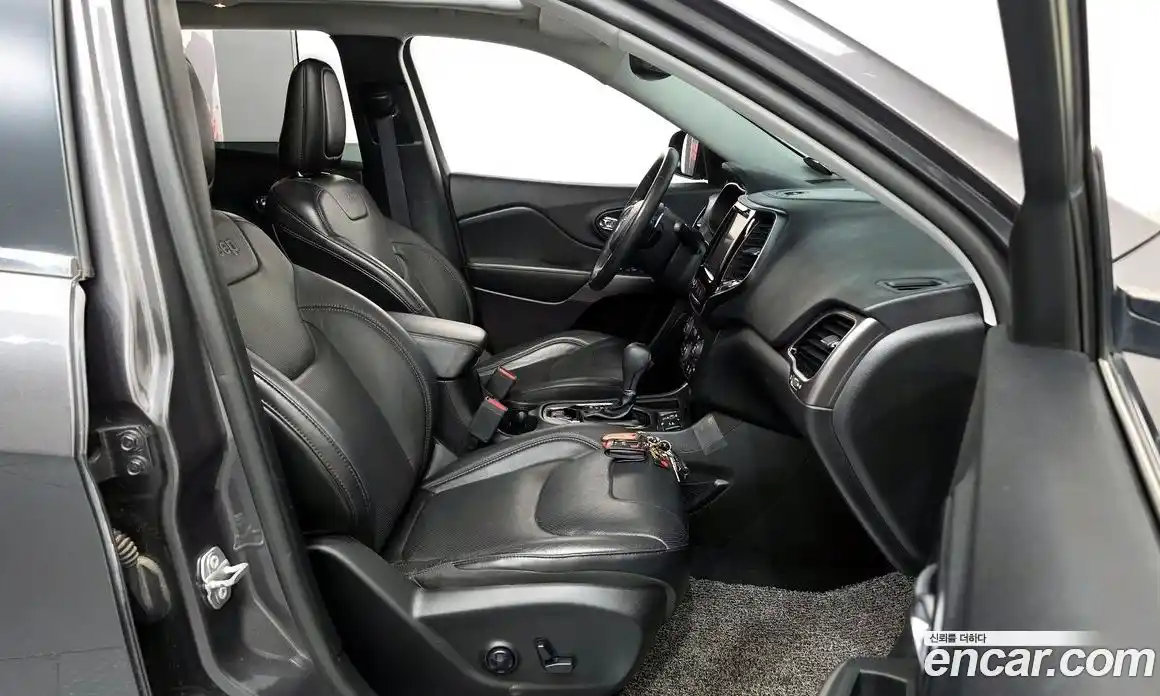 Jeep Cherokee 2020 2.4 Автомат в Москве № 232412, фото 17