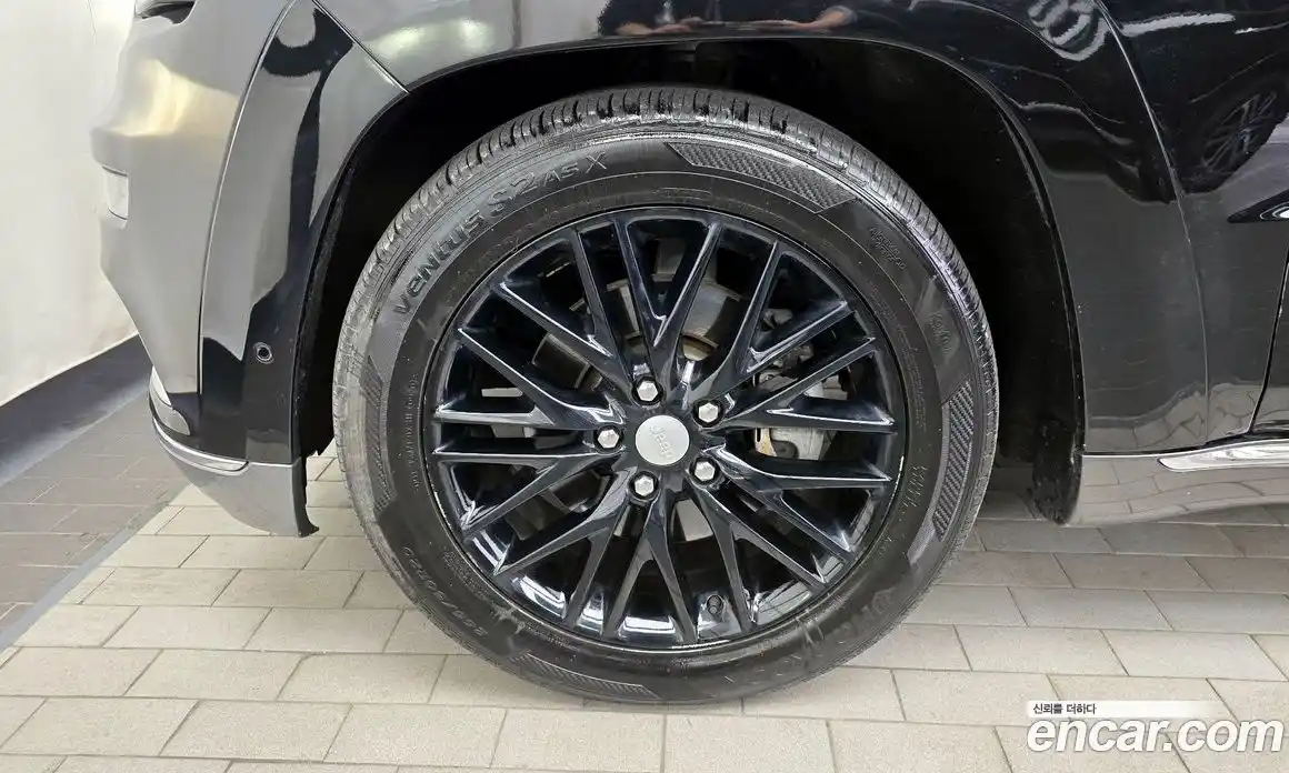 Jeep Cherokee 2017 3.0 Автомат в Москве № 232541, фото 18