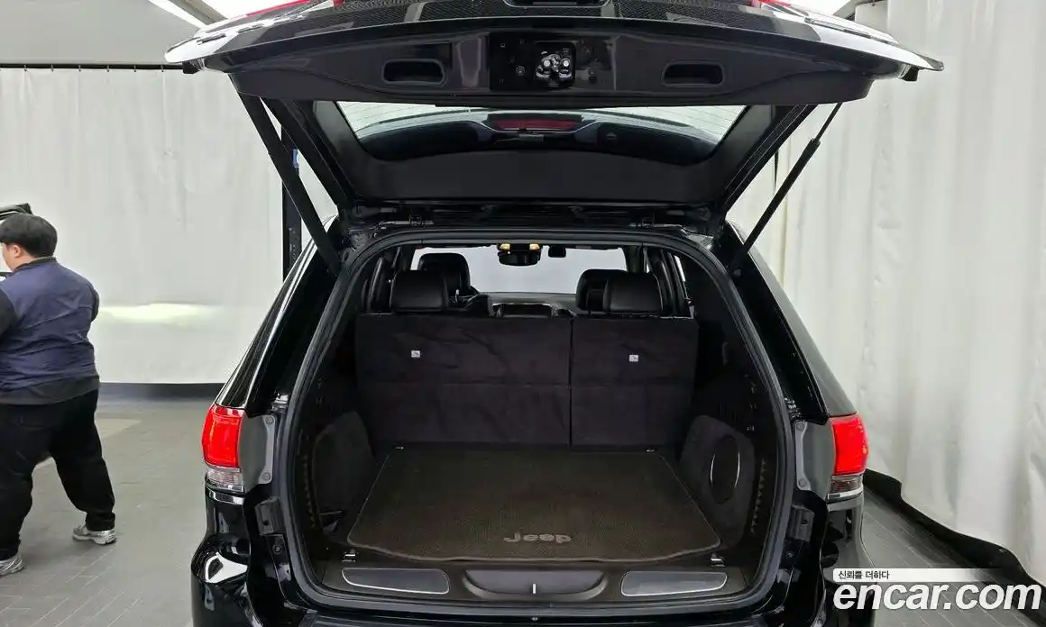 Jeep Cherokee 2017 3.0 Автомат в Москве № 232541, фото 6