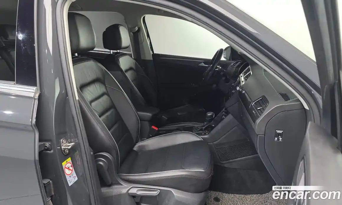 Volkswagen Tiguan 2020 2.0 Автомат в Москве № 277700, фото 11