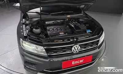 Volkswagen Tiguan 2020 2.0 Автомат в Москве № 277700, миниатюра 2