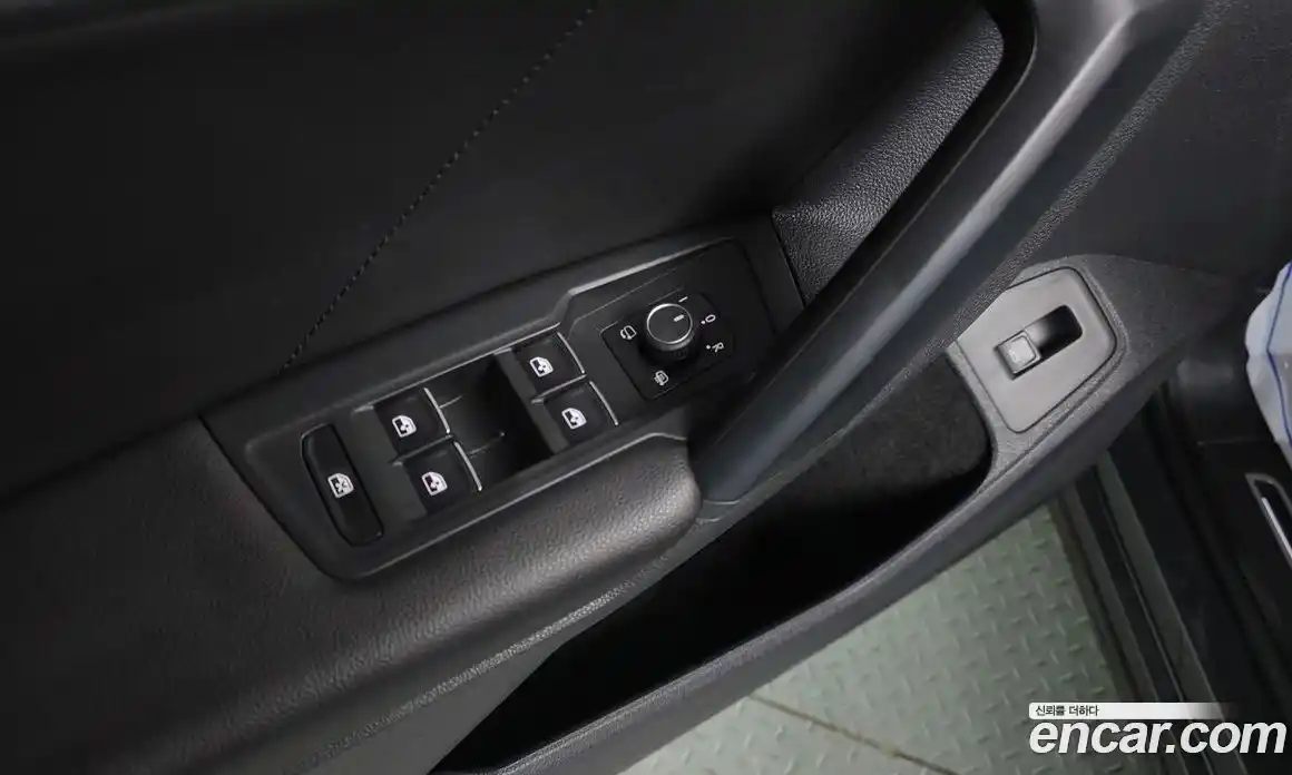 Volkswagen Tiguan 2020 2.0 Автомат в Москве № 277700, фото 6