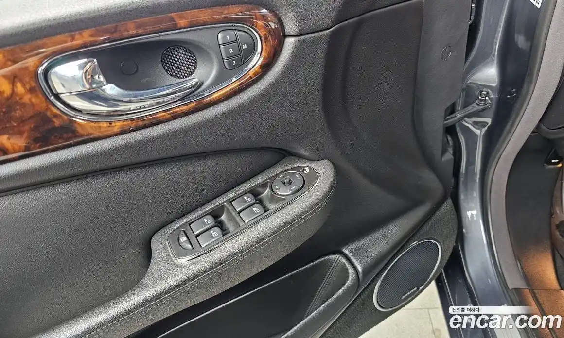 Jaguar XJ-8 2005 3.6 Автомат в Москве № 283827, фото 18