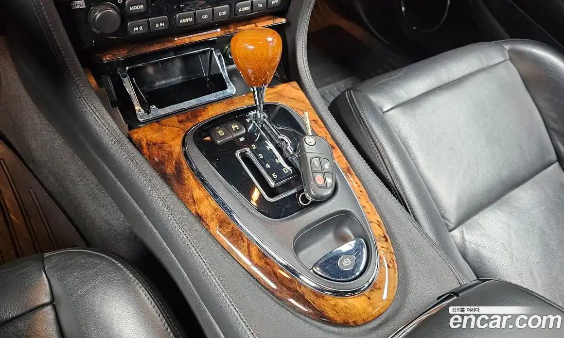 Jaguar XJ-8 2005 3.6 Автомат в Москве № 283827, фото 7