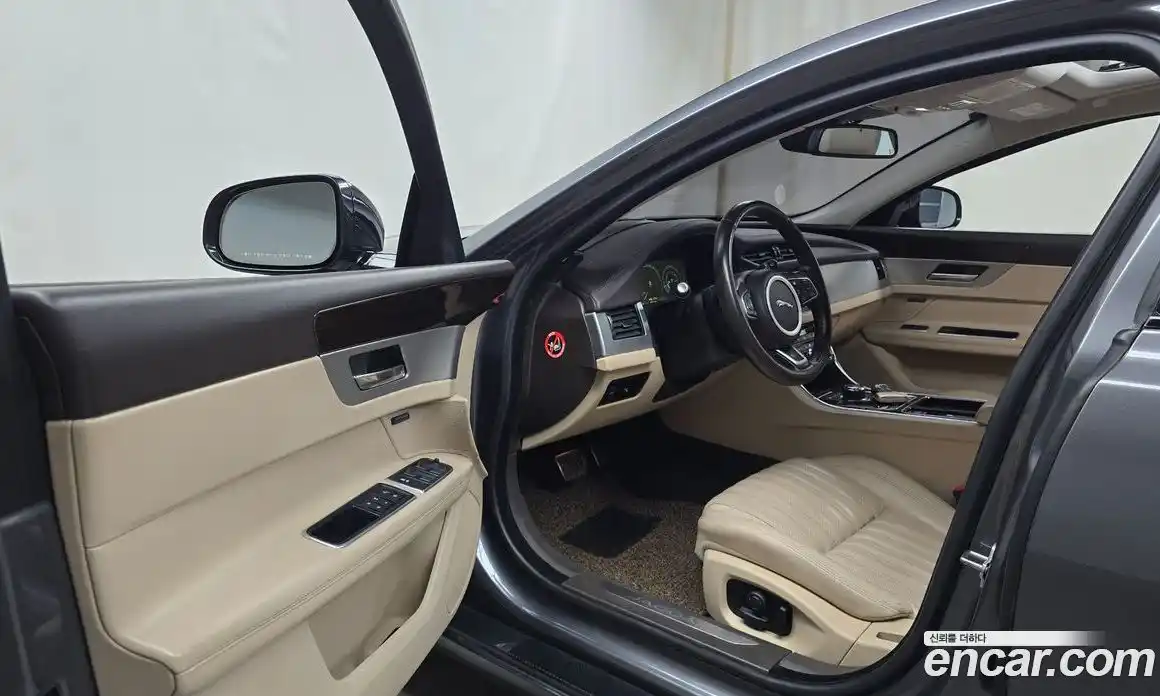Jaguar XF 2017 2.0 Автомат в Москве № 320087, фото 15