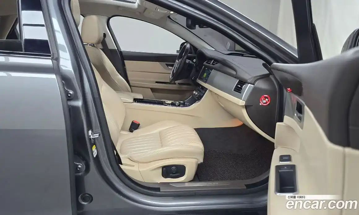 Jaguar XF 2017 2.0 Автомат в Москве № 320087, фото 16
