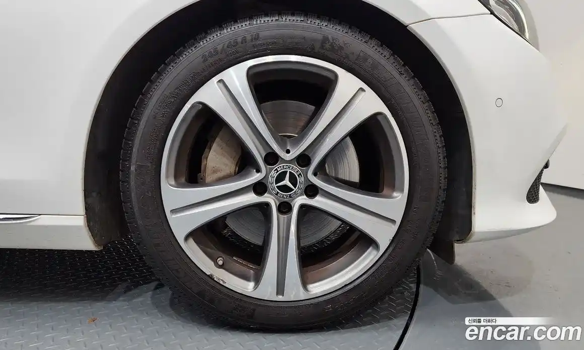 Mercedes-Benz E-Class 2019 2.0 Автомат в Москве № 342788, фото 15