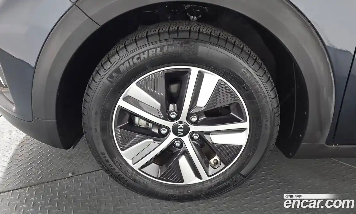 Kia Niro 2020 1.6 Автомат в Москве № 48394, фото 5