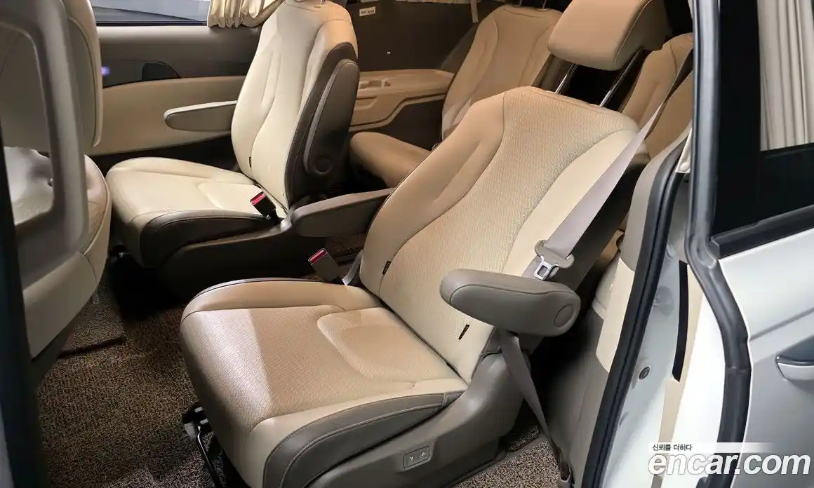 Kia Canival 2023 3.5 Автомат в Москве № 115657, фото 15