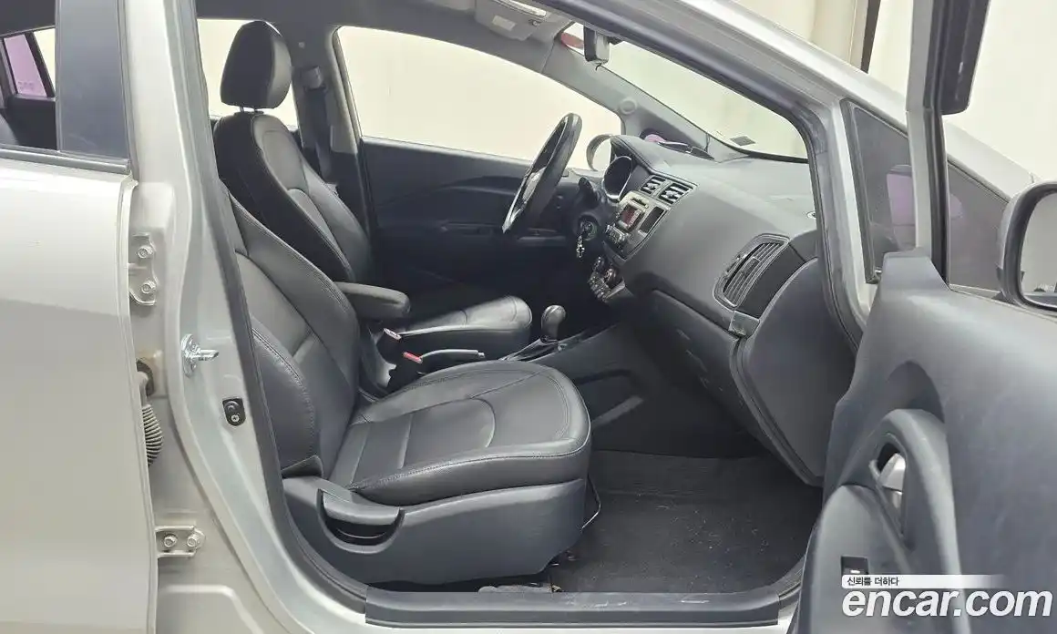 Kia Pride 2012 1.6 Автомат в Москве № 131437, фото 12