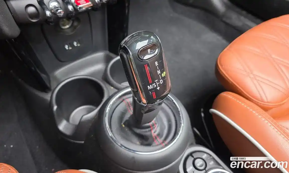 Mini Cooper Convertible 2020 2.0 Автомат в Москве № 136140, фото 2