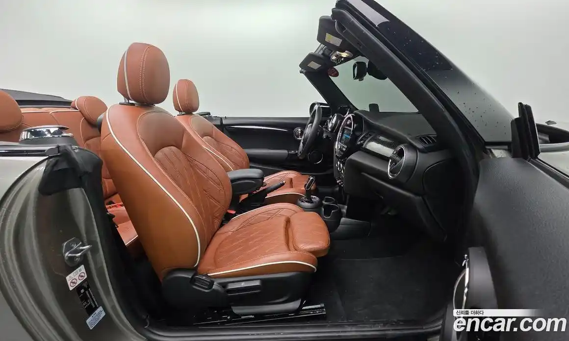 Mini Cooper Convertible 2020 2.0 Автомат в Москве № 136140, фото 3