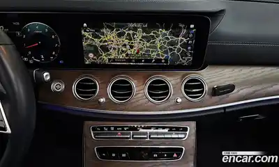 Mercedes-Benz E-Class 2021 2.0 Автомат в Москве № 141555, миниатюра 3